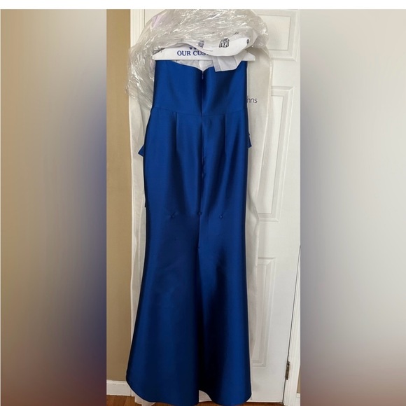 Stunning Frascara Evening Gown. All details of size are in attached photos - Picture 10 of 16